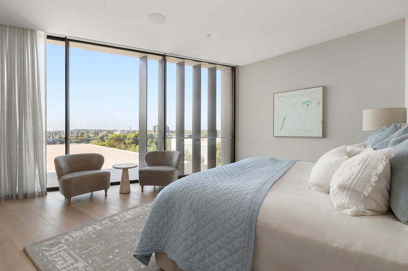 Como Penthouse (Melbourne skyline and river views)