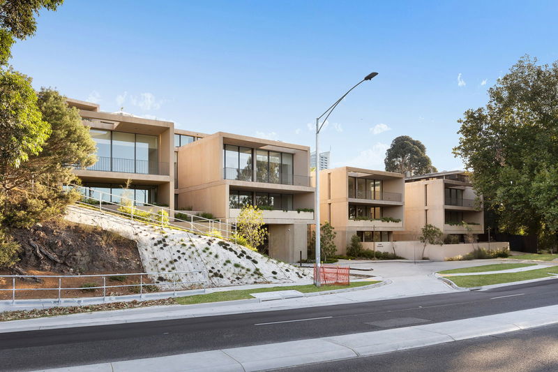 Como Penthouse (Melbourne skyline and river views)