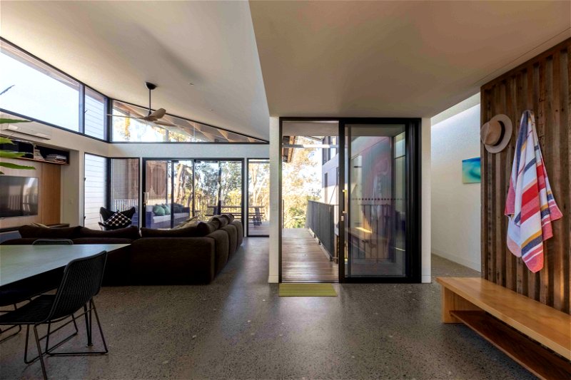 42 Byron (Walk to Beach)