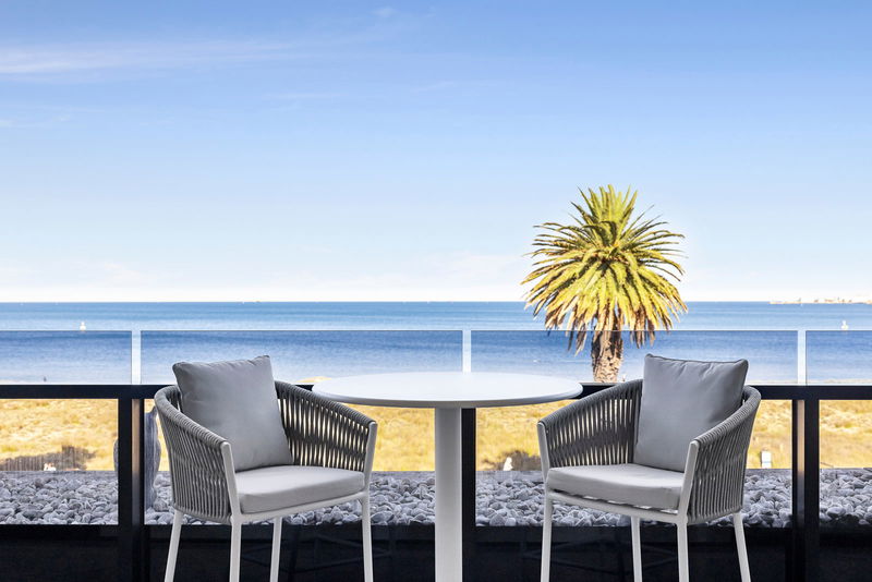 The Parade Penthouse (Walk to beach)