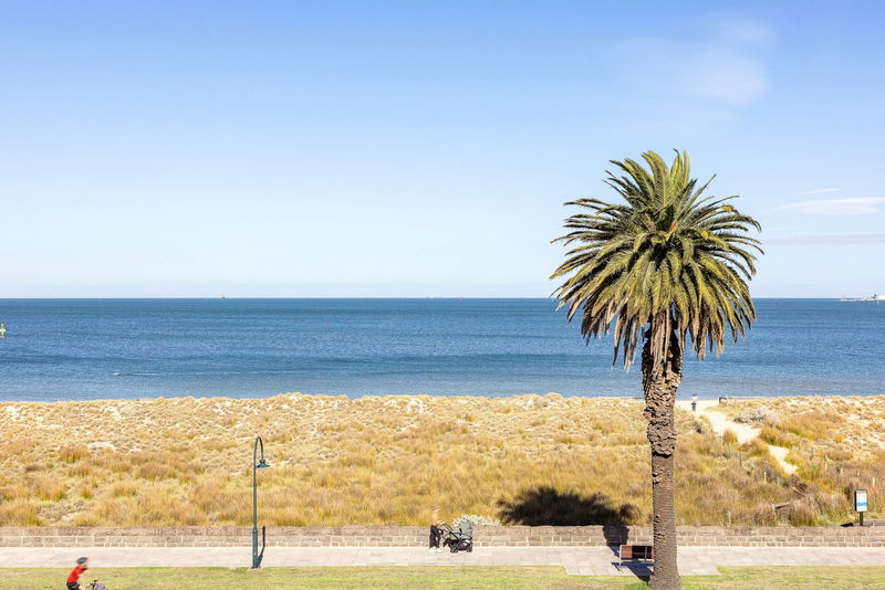 The Parade Penthouse (Walk to beach)