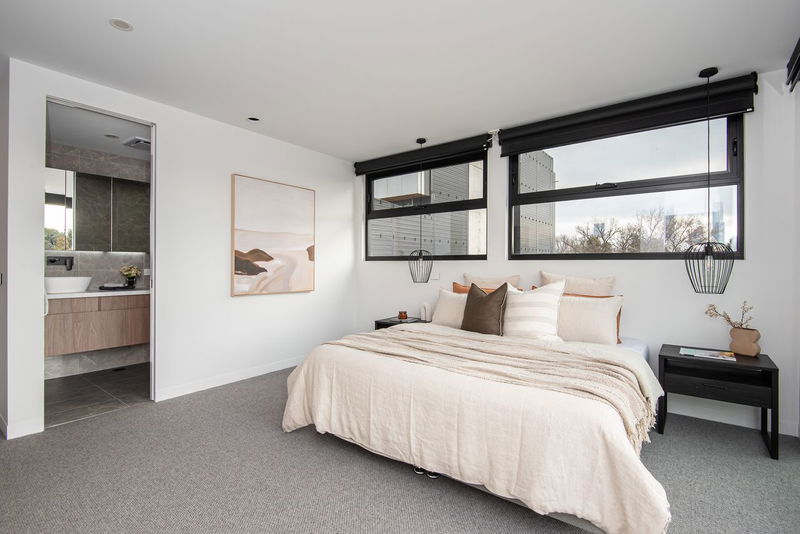 The Grandstand (Walking access to MCG)