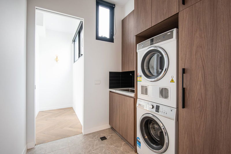 The Grandstand (Walking access to MCG)