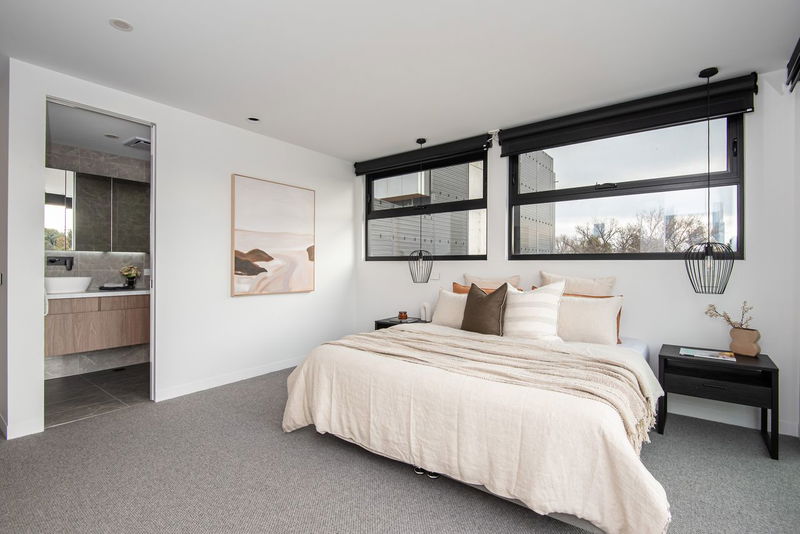 The Grandstand (Walking access to MCG)