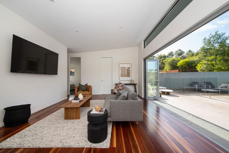 Seabreeze Haven (Walk to the beach)