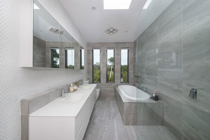 Seabreeze Haven (Walk to the beach)