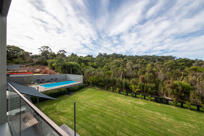 Seabreeze Haven (Walk to the beach)