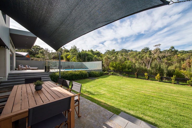 Seabreeze Haven (Walk to the beach)