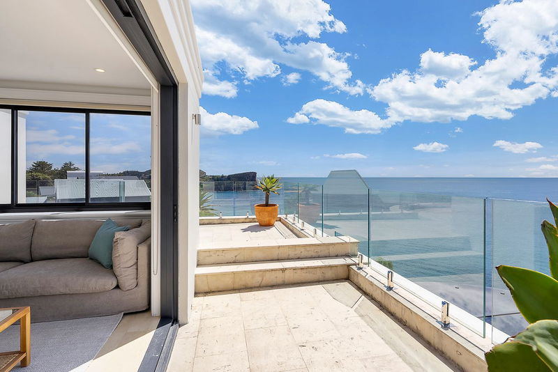Florentia - pool with stunning ocean views