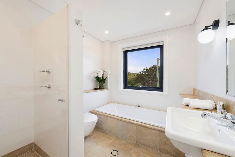 Florentia - pool with stunning ocean views