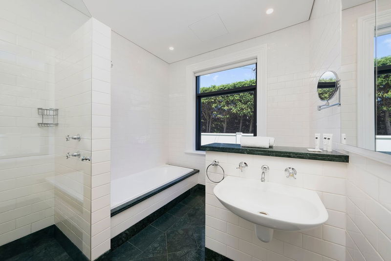 Florentia - pool with stunning ocean views