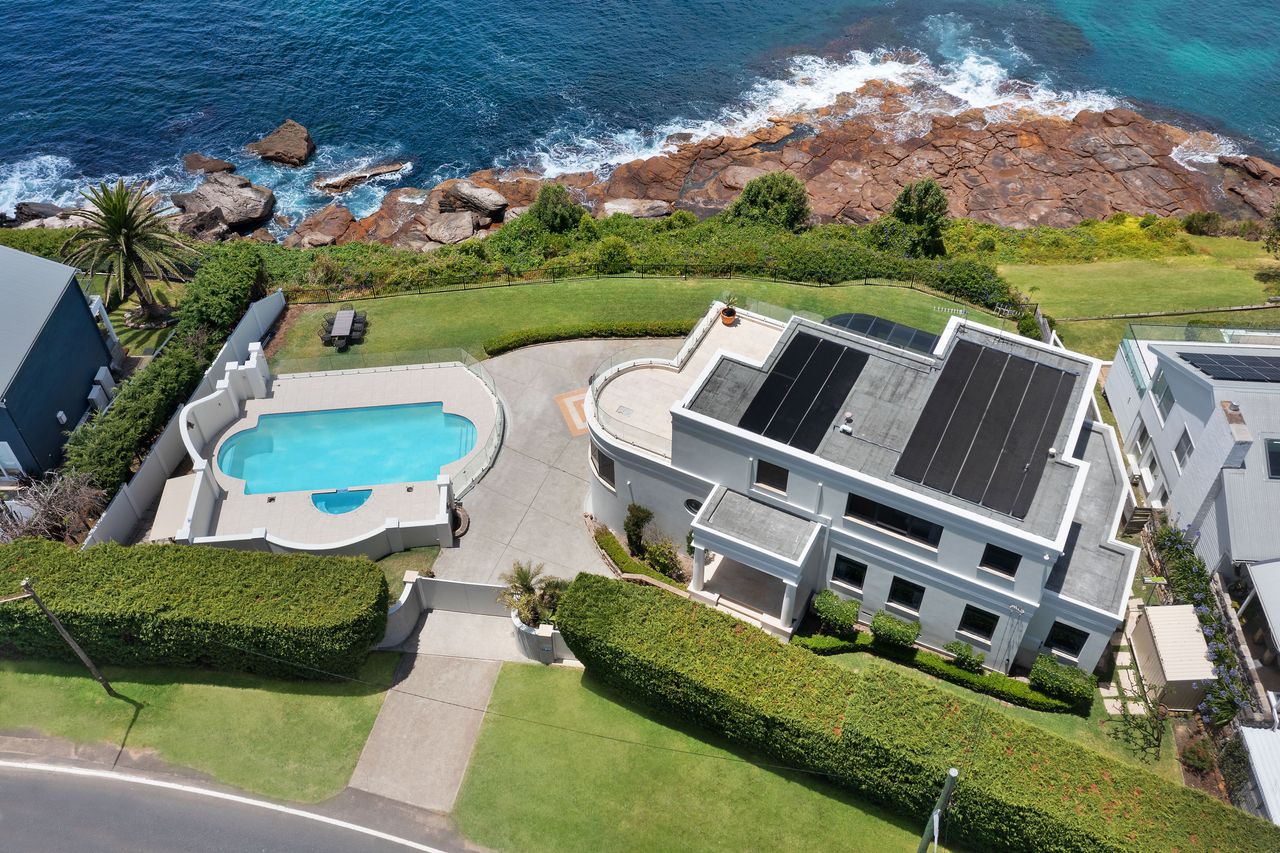 Barrenjoey Avalon Beach (Florentia) (Kookaburra by TCC)