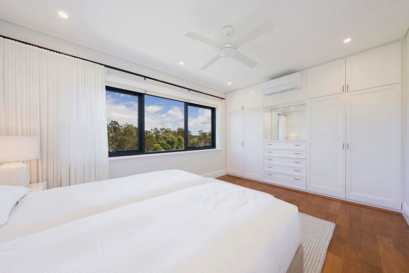 Florentia - pool with stunning ocean views