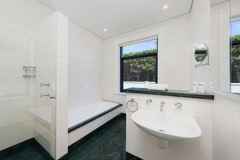 Florentia - pool with stunning ocean views