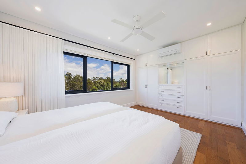 Florentia - pool with stunning ocean views