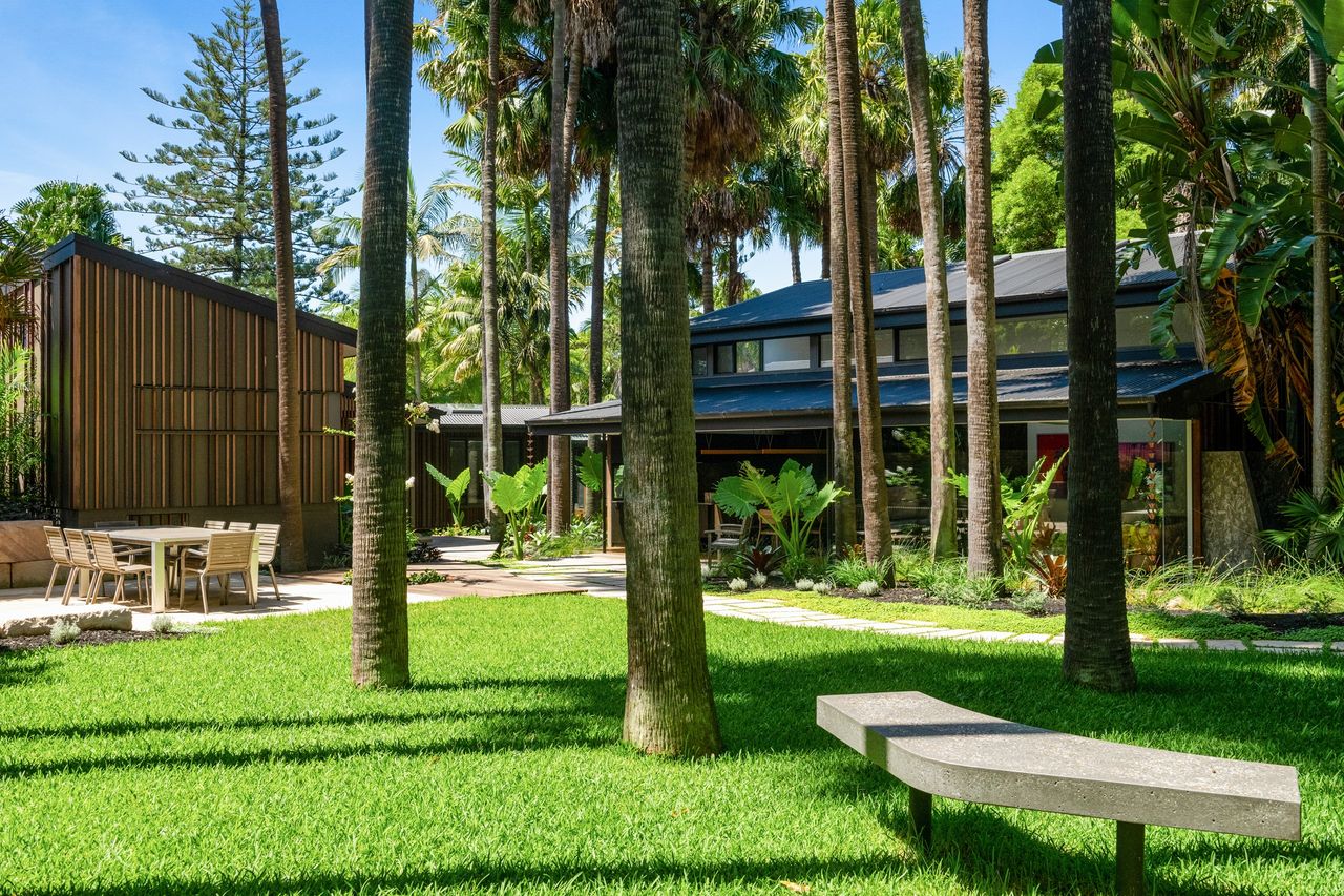 Serpentine Bilgola Beach (Amara) (Pelangi by TCC)