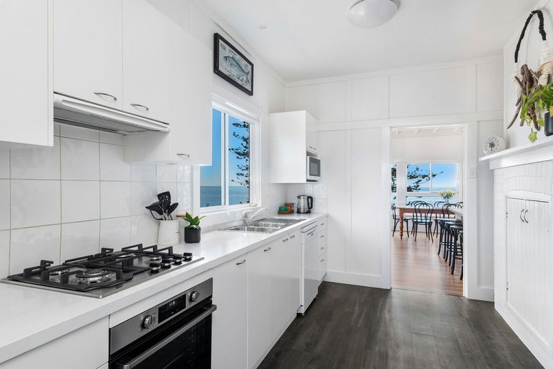 The Black Shack (Stunning ocean views)