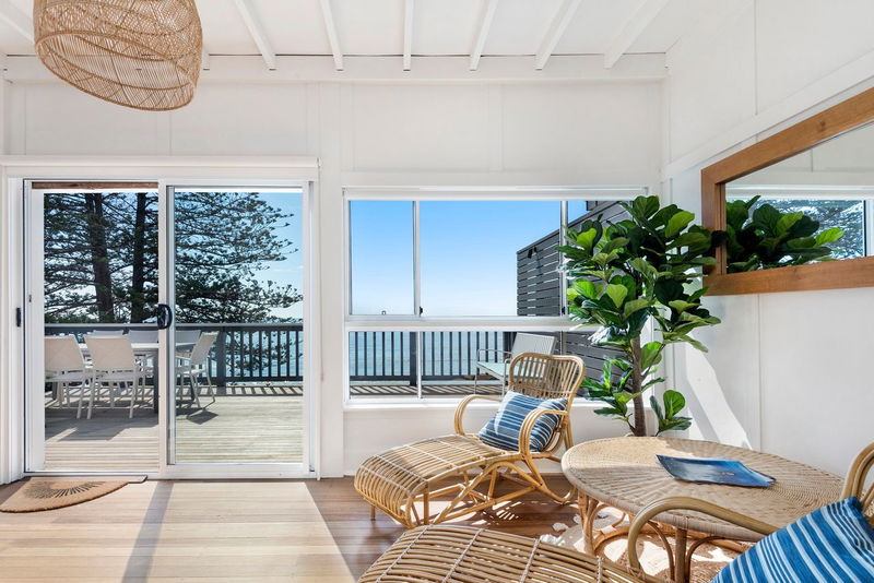 The Black Shack (Stunning ocean views)