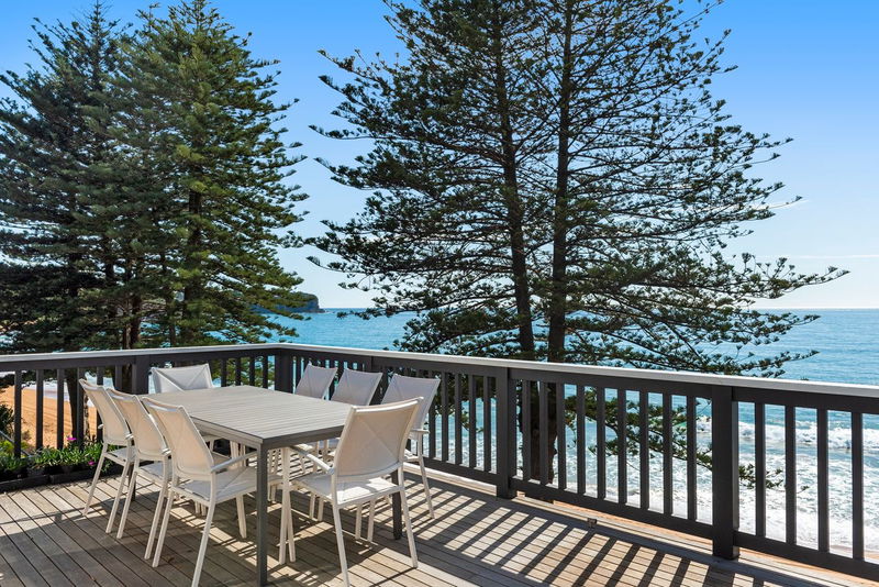 The Black Shack (Stunning ocean views)