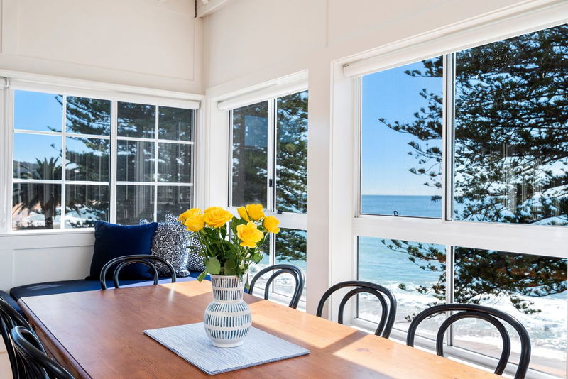 The Black Shack (Stunning ocean views)