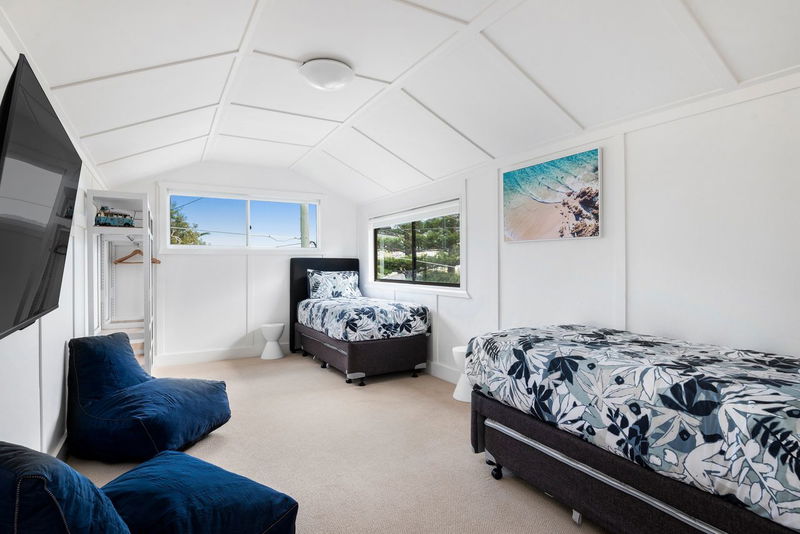 The Black Shack (Stunning ocean views)