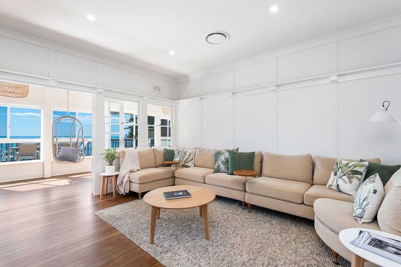 The Black Shack (Stunning ocean views)