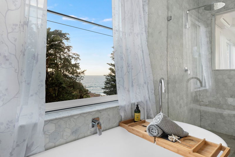 Whaley Surf Shack (Stunning ocean views)