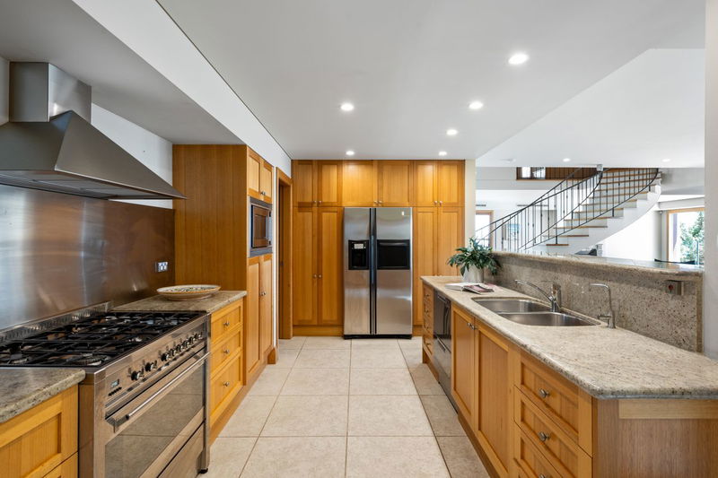 Suncatcher - Pool with stunning ocean views