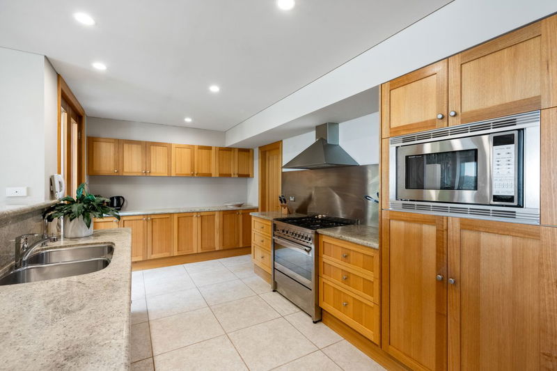 Suncatcher - Pool with stunning ocean views