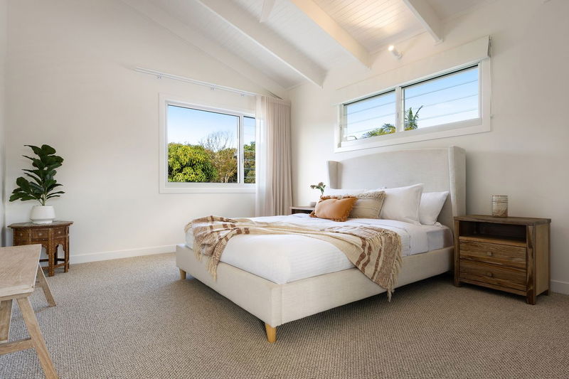 Kirra Dreaming (luxury beachfront home with pool)