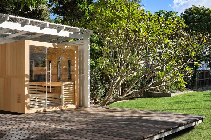 Kirra Dreaming (luxury beachfront home with pool)