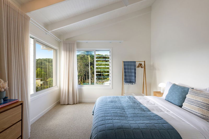 Kirra Dreaming (luxury beachfront home with pool)