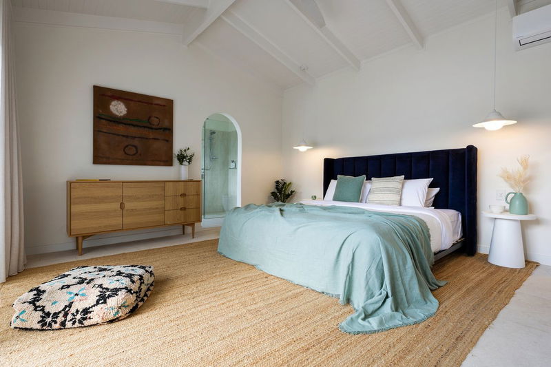 Kirra Dreaming (luxury beachfront home with pool)