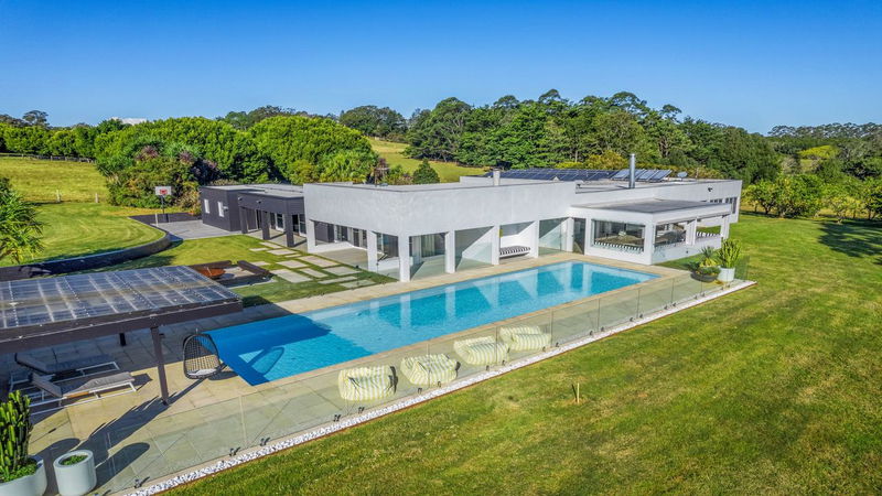 Amelika - luxury 25 acre estate with pool