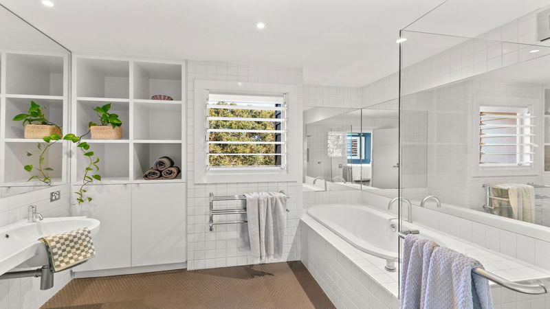 Amelika - luxury 25 acre estate with pool