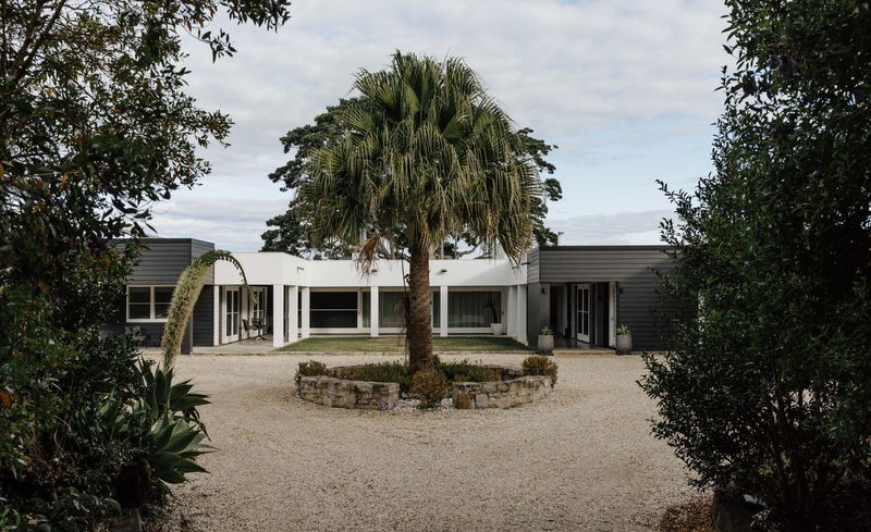 Amelika - luxury 25 acre estate with pool