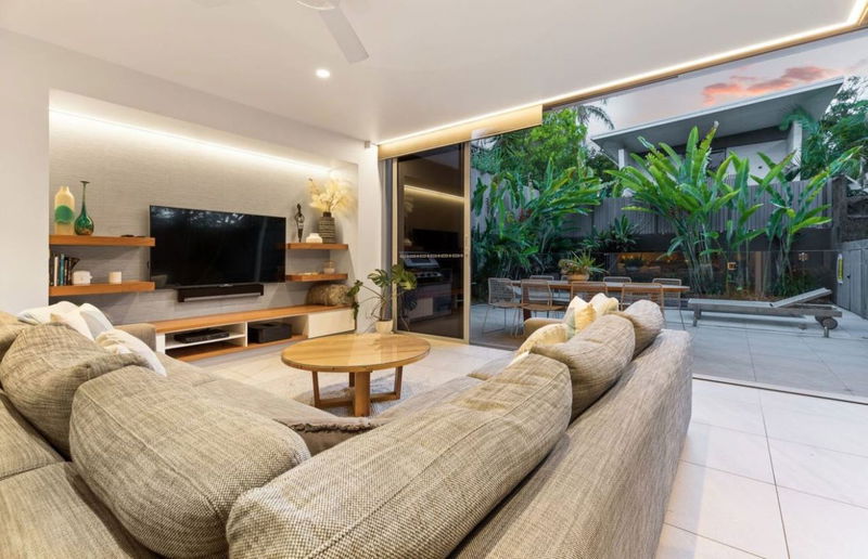 Coconut Palms Villa One - beachside luxury with pool