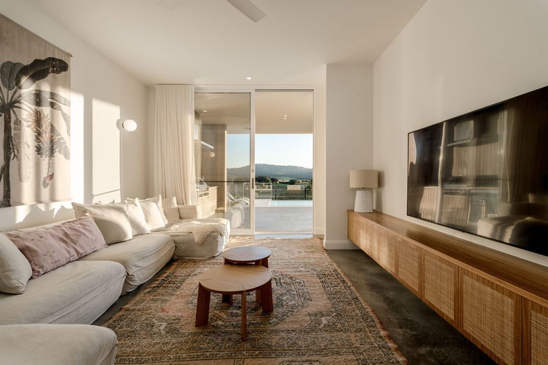 Myocum Retreat - luxury hinterland estate with pool