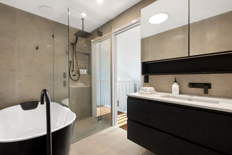 Le Petit Chou  - steps from Belongil Beach