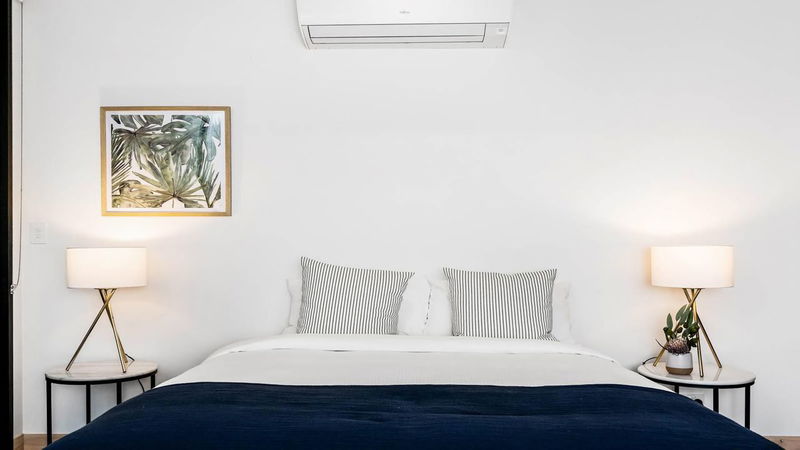 Maluhia - luxury beach house with pool & studio