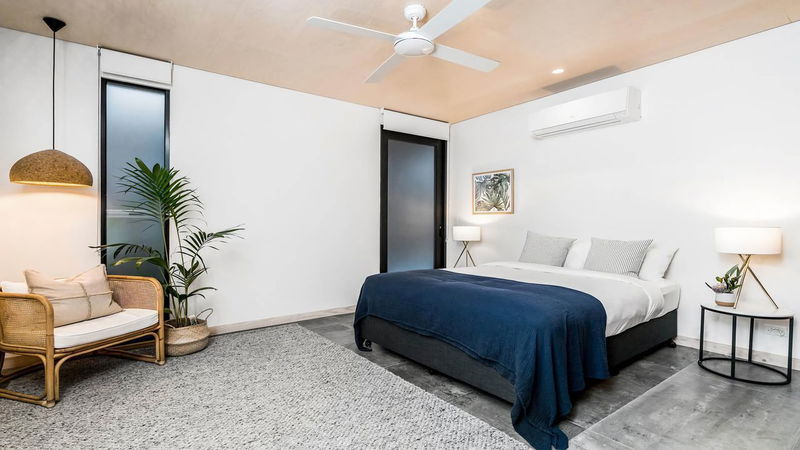 Maluhia - luxury beach house with pool & studio