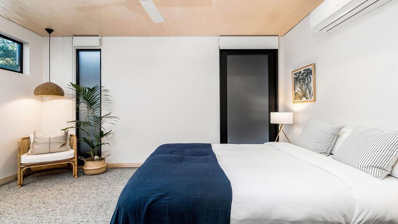 Maluhia - luxury beach house with pool & studio