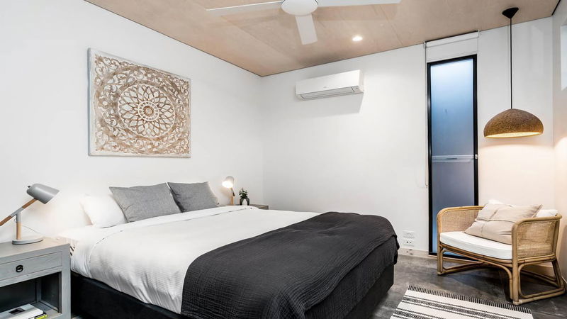 Maluhia - luxury beach house with pool & studio