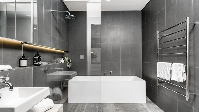 Maluhia - luxury beach house with pool & studio