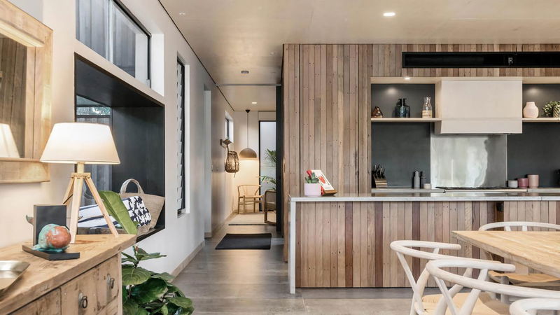 Maluhia - luxury beach house with pool & studio