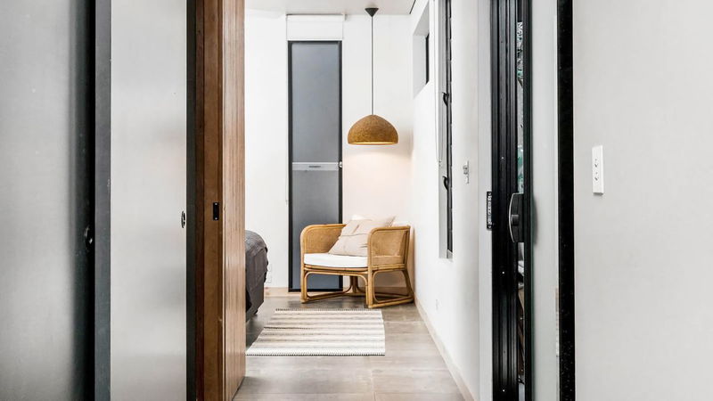 Maluhia - luxury beach house with pool & studio