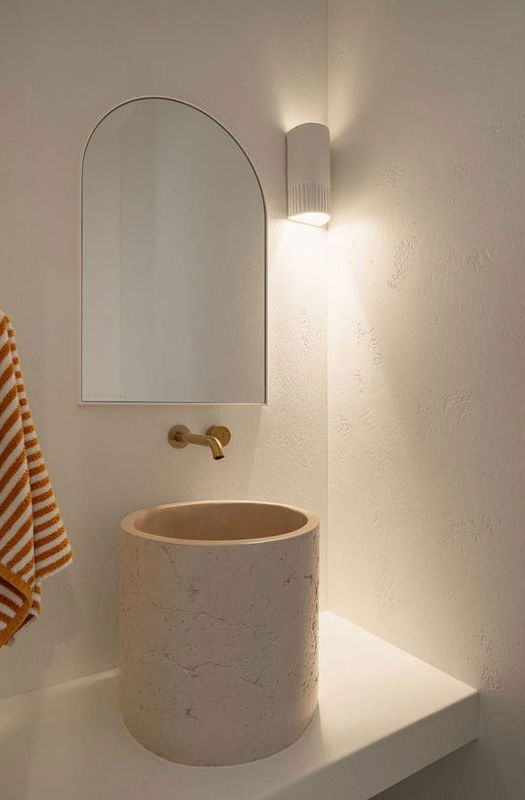 Burleigh Springs (Pool & Walk to the beach)