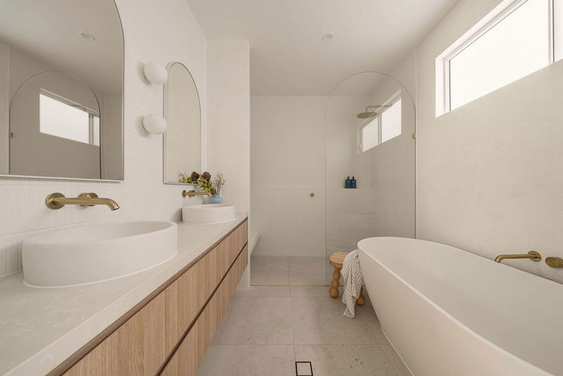 Burleigh Springs (Pool & Walk to the beach)