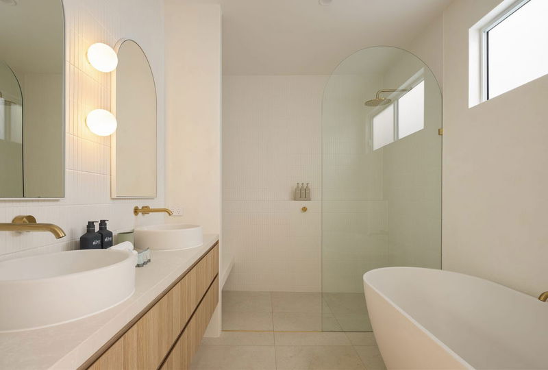 Burleigh Springs (Pool & Walk to the beach)