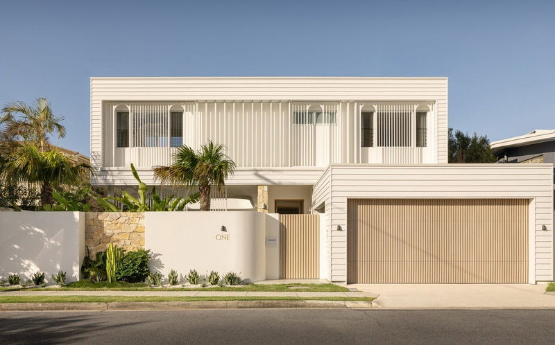 Burleigh Springs (Pool & Walk to the beach)